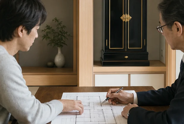 家の建替えに伴い金仏壇の扱いを相談する場面