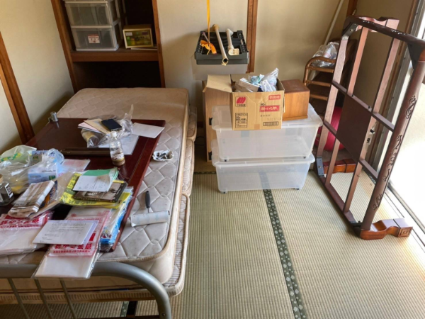 家財が残された和室の例