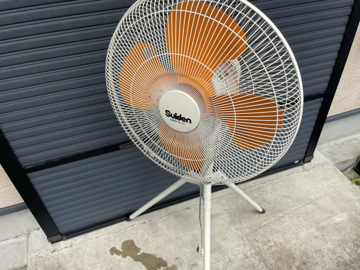 昭和レトロ冷蔵庫とレトロ扇風機