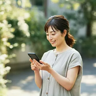 お電話で店舗什器の買取を相談するお客様